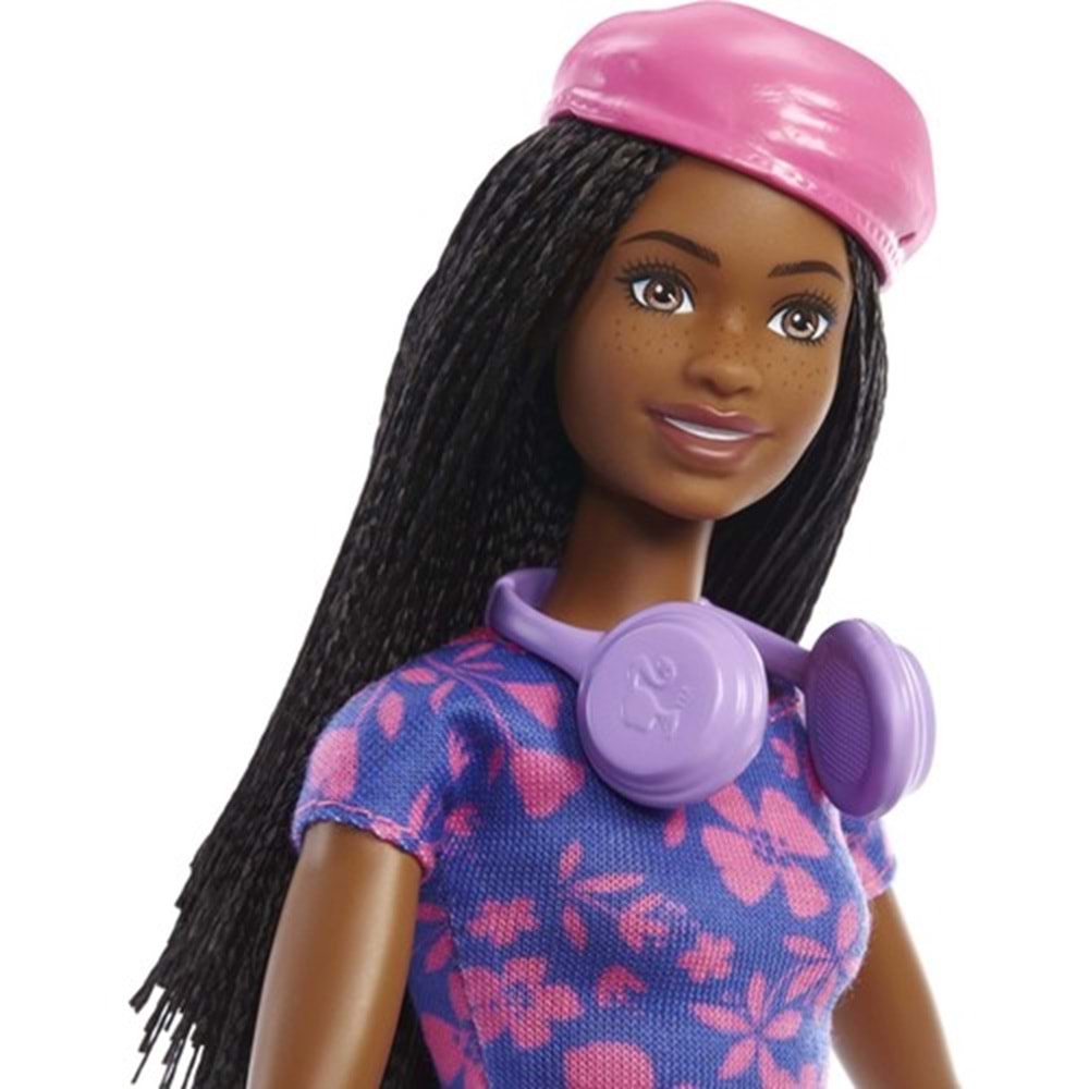 Barbie Brooklyn Seyahatte Bebeği Ve Aksesuarları HGX55