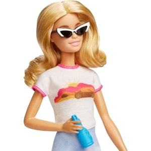 Barbie Seyahatte Bebeği ve Aksesuarları HJY18