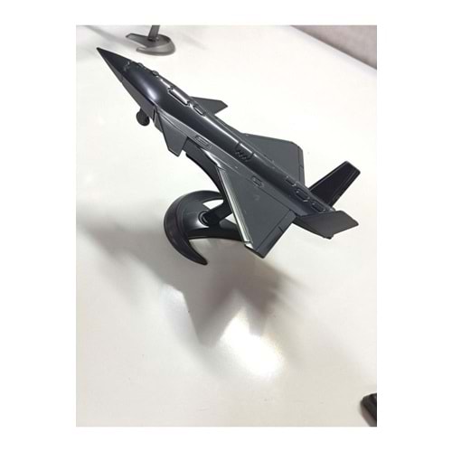 Öz Bayraktar Model Uçak Kızıl Elma BP-056 (1 Adet)
