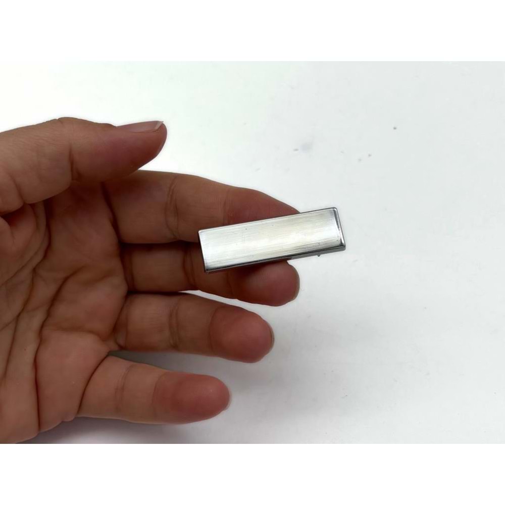 Çanta Aksesuar 4x1.2 cm Metal Plaka Süs Gümüş Renk 1 Adet